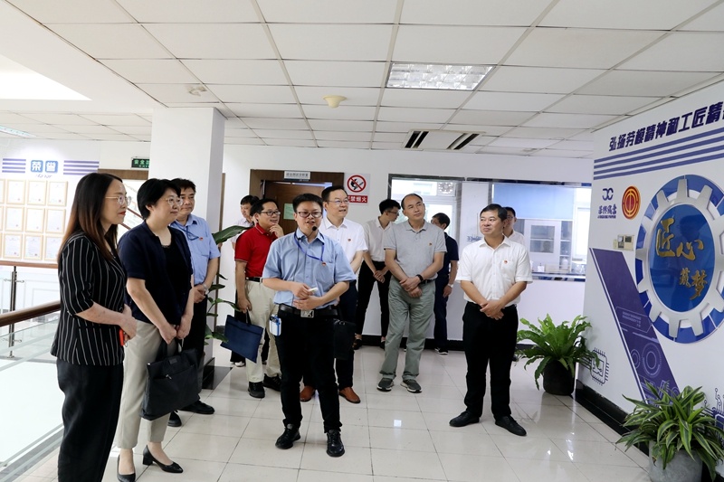 2020年7月14日，時(shí)任浙江省總工會黨組成員、副主席張衛(wèi)華一行蒞臨景興紙業(yè)調(diào)研推進(jìn)新時(shí)代產(chǎn)業(yè)工人隊(duì)伍建設(shè)改革工作